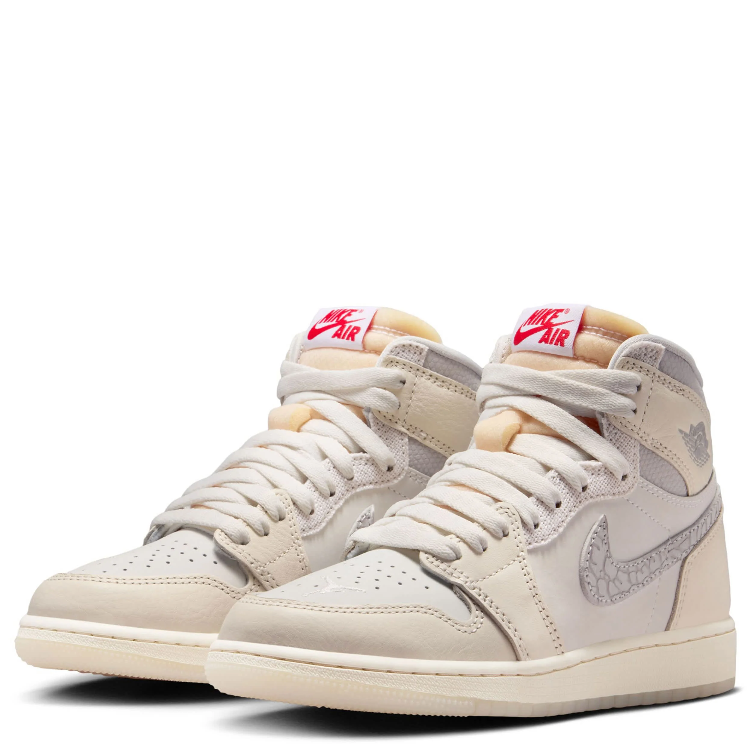 Air Jordan 1 Retro High Og (Big Kid) - Image 3