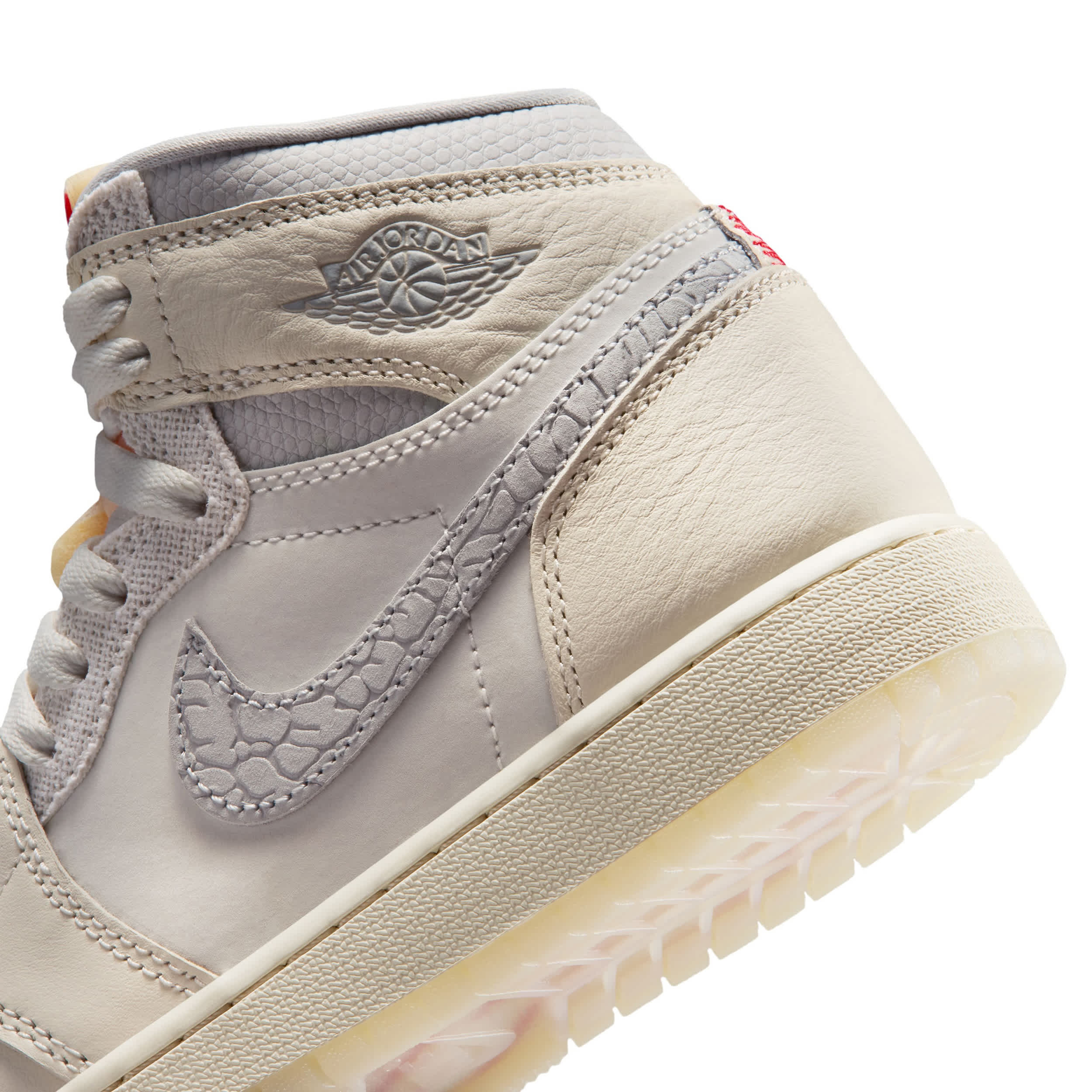 Air Jordan 1 Retro High Og (Big Kid) - Image 8