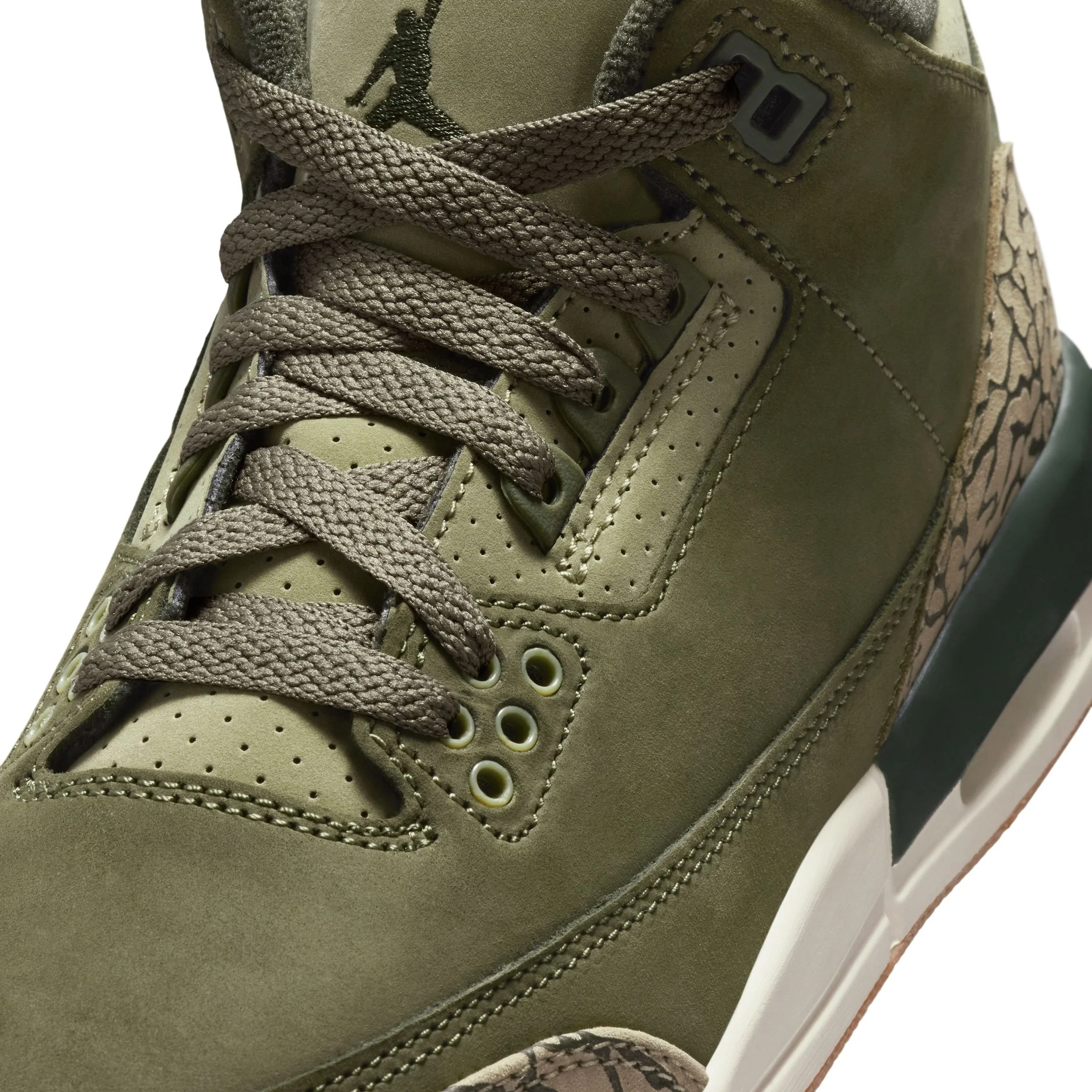 Air Jordan 3 Retro (Big Kid) - Image 7