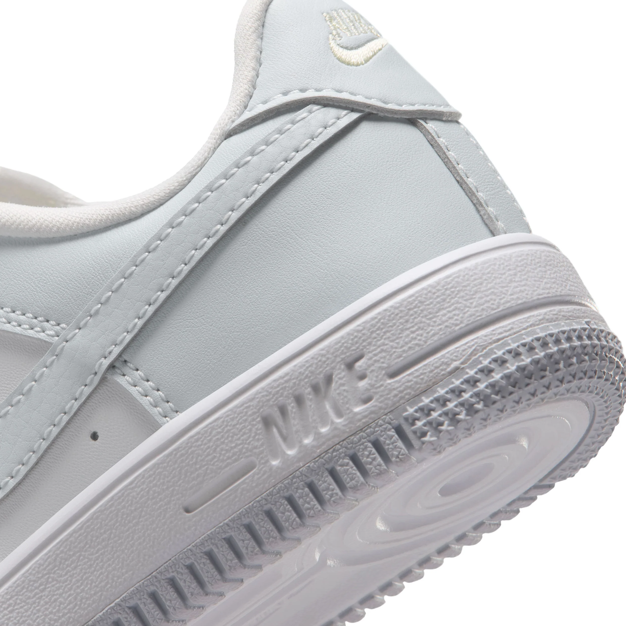 Force 1 Low (Little Kid) - Image 8